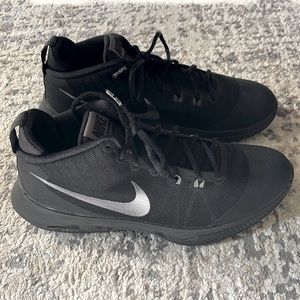 NIKE VERSATILE (mid top)